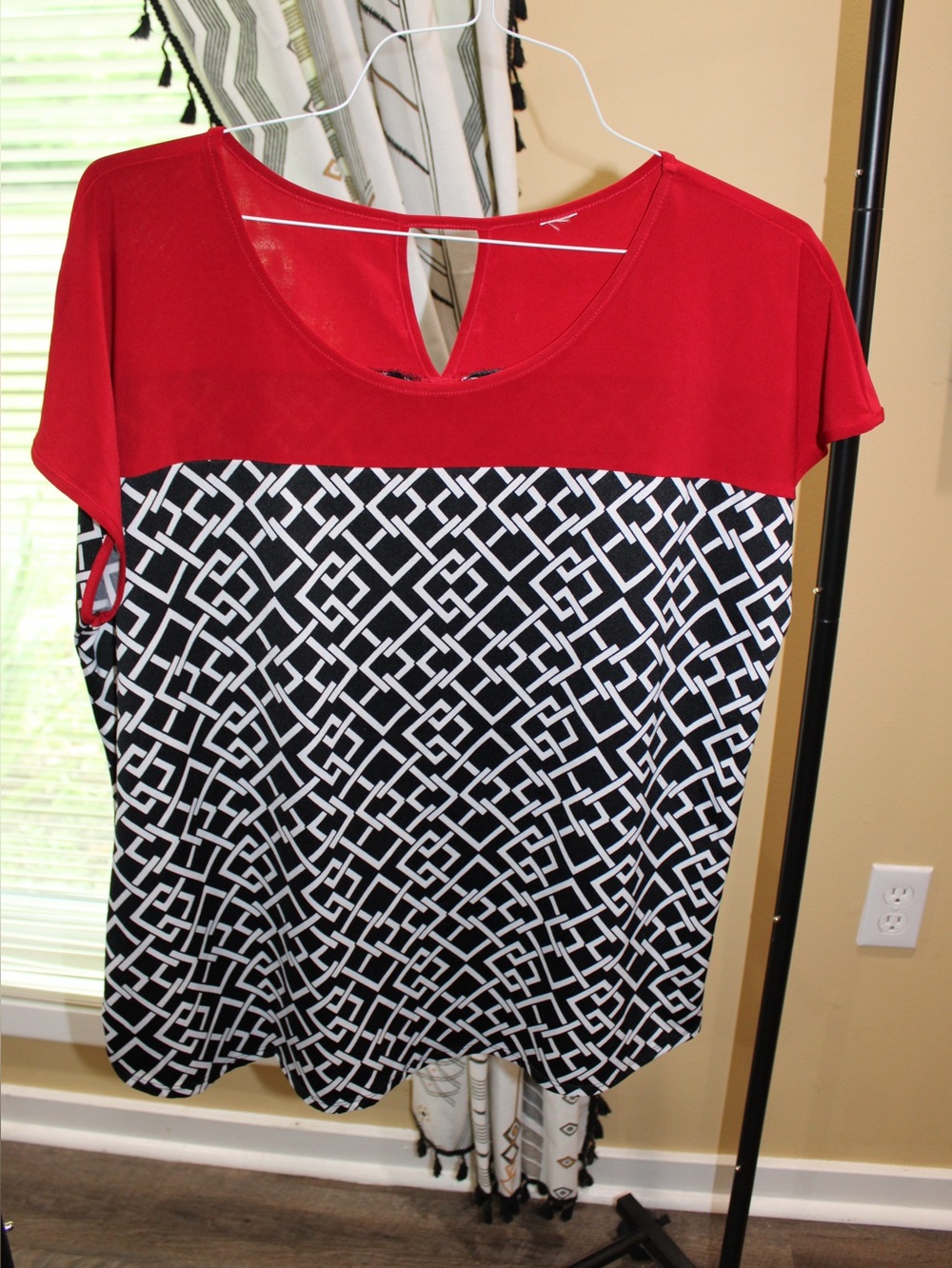 Red Colorblock Geometric Print Blouse | Short Sleeve Keyhole Back Top